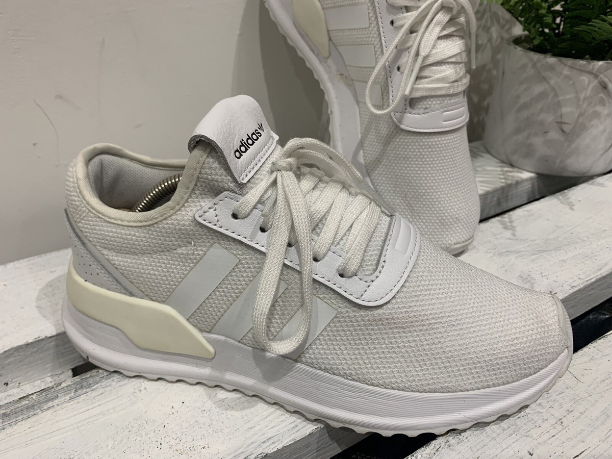 que shoes　ホワイト Mサイズ　美品 未使用】que shoes ホワイト 24.5 - メルカリ