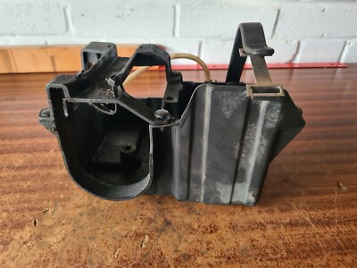 BMW F650CS F 650 CS BATTERIEKASTEN FACH HALTER 01-05 OEM