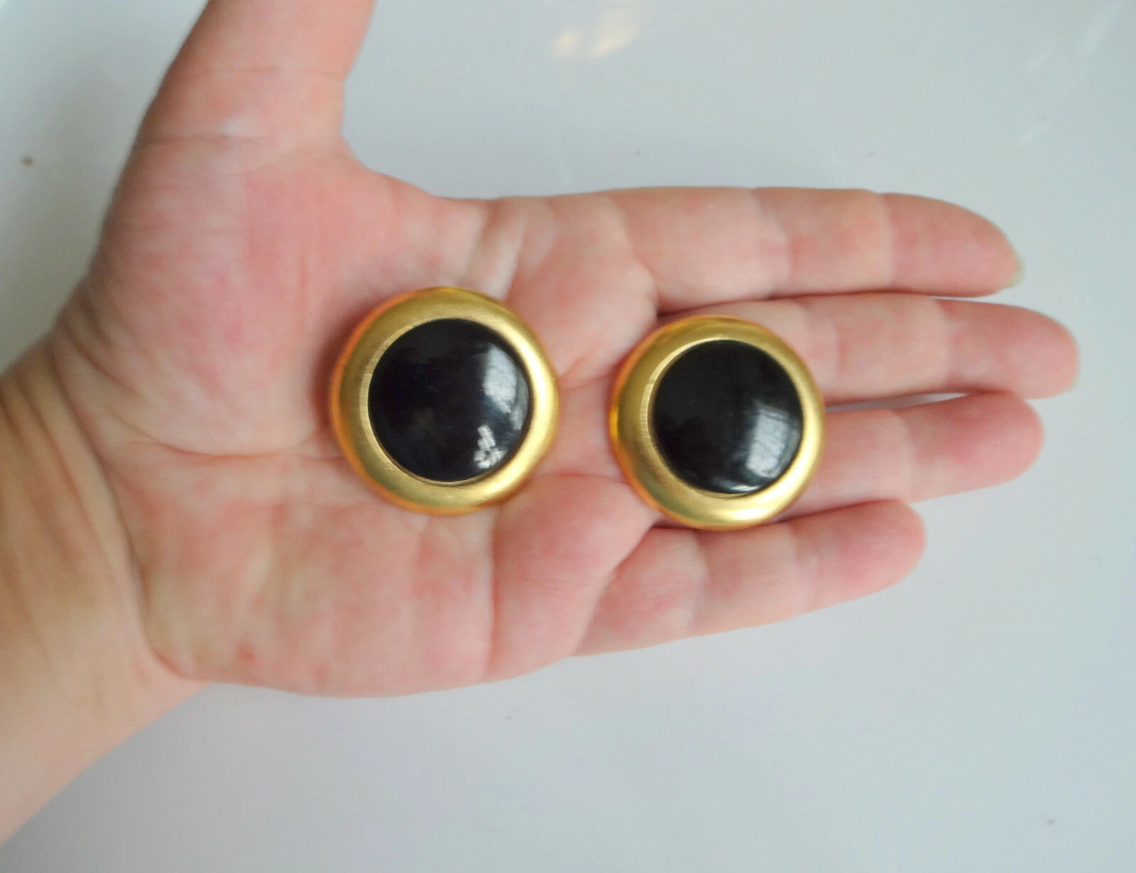 SAINT LAURENT (YSL) ORECCHINI ORIGINALI YVES SAINT LAURENT YSL Placcati in oro smalto nero clip su passerella