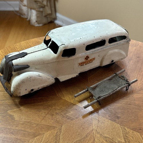 VINTAGE ONE OWNER PRESSED STEEL 1930's WYANDOTTE TOYS AMBULANCE W Stretcher Rare