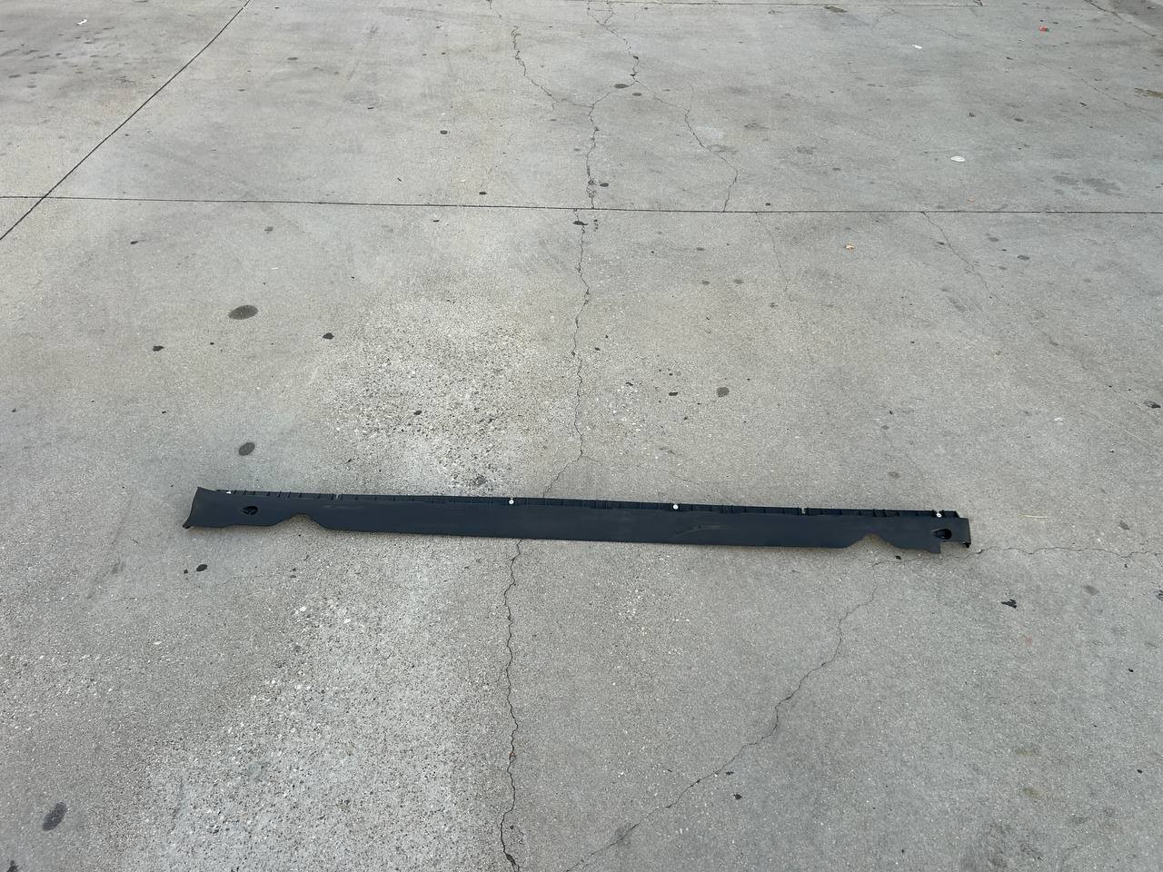 2020-2024 Tesla Model Y Right Skirt Rocker Cover Carrier Panel 1497745-00-C