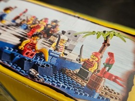 LEGO Pirates Chess Set 40158 - Retired - Rare - BRAND NEW in Box Sealed