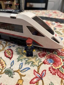 LEGO CITY: High-speed Passenger Train (60051) And Train Station (60050)