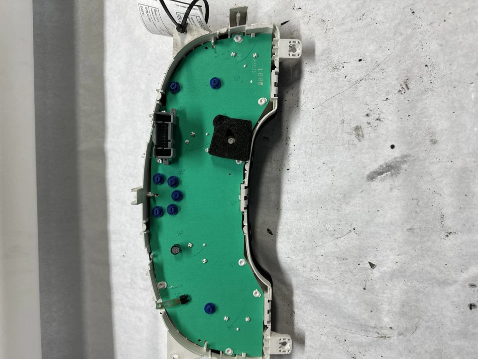 Medidor de velocímetro usado se adapta a: Saturn serie L 2002 US Cluster Grado A Foto 2 de 4