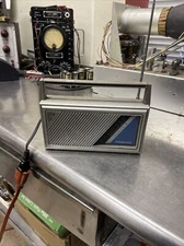 Soundesign Solid State 2 Band AM FM Radio Model 2207 AC/DC Vintage WORKS