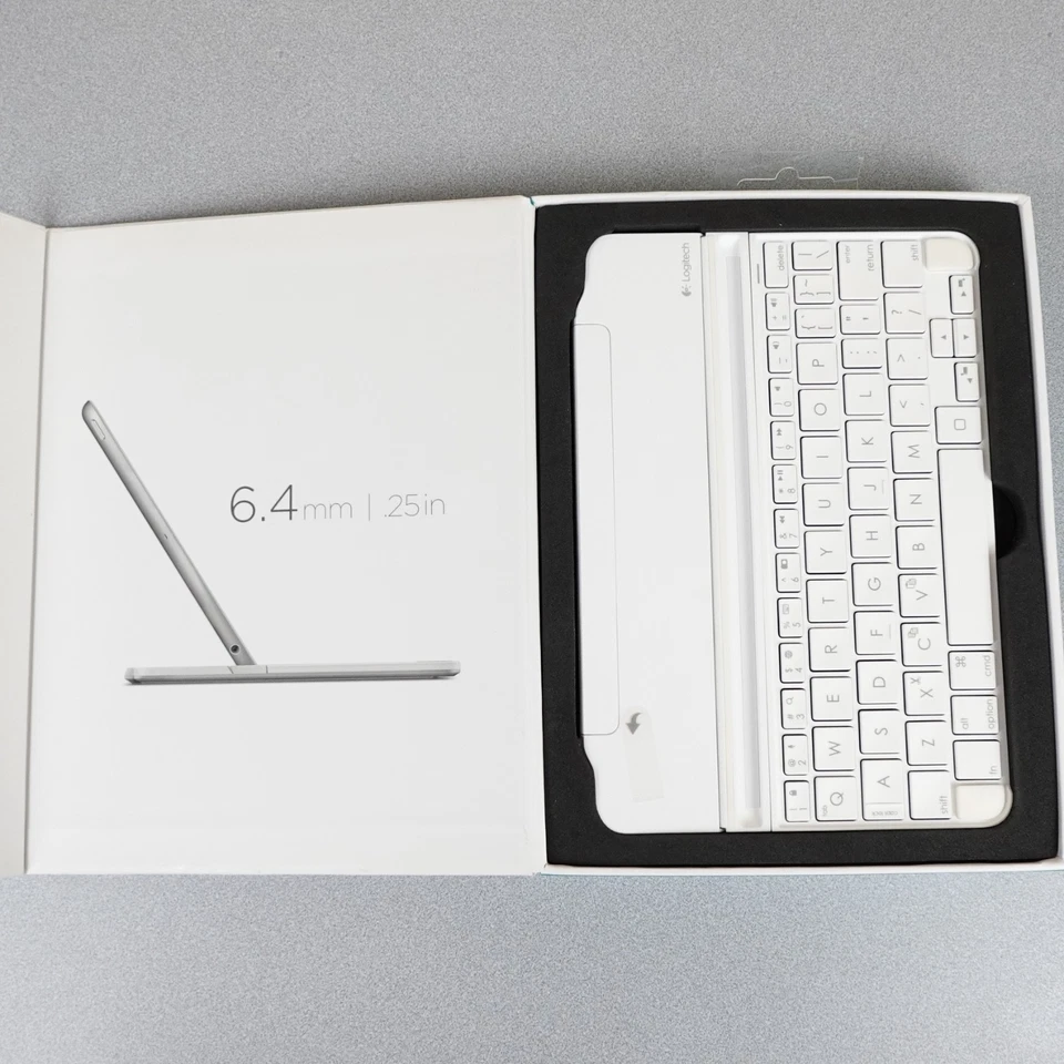 Logitech Ultra thin Magnetic Clip On Keyboard Silver Cover for iPad Mini OB - Image 3 of 4