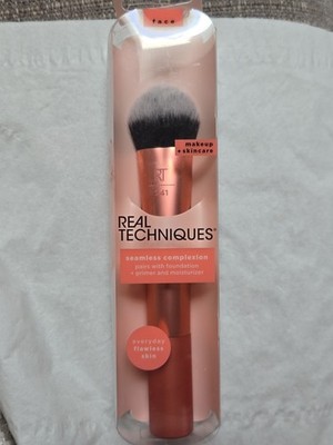 Real Techniques Seamless Complexion Brush Face No 241