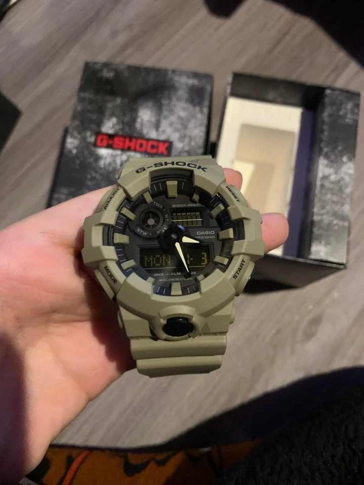 Reloj Hombre Casio G-Shock Verde Oliva - GA-700UC-3ACR Foto 2 de 3