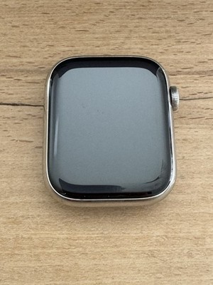 Apple Watch Series 8 Edelstahl silberfarbig