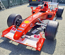 F2004 show car / simulator Michael Schumacher F1 Formula 1 PS5 helmet signed