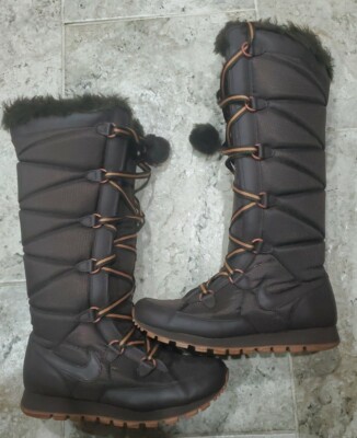 Nike Apres Skyhigh Lined Pom Pom Brown Winter Snow Boots Women's