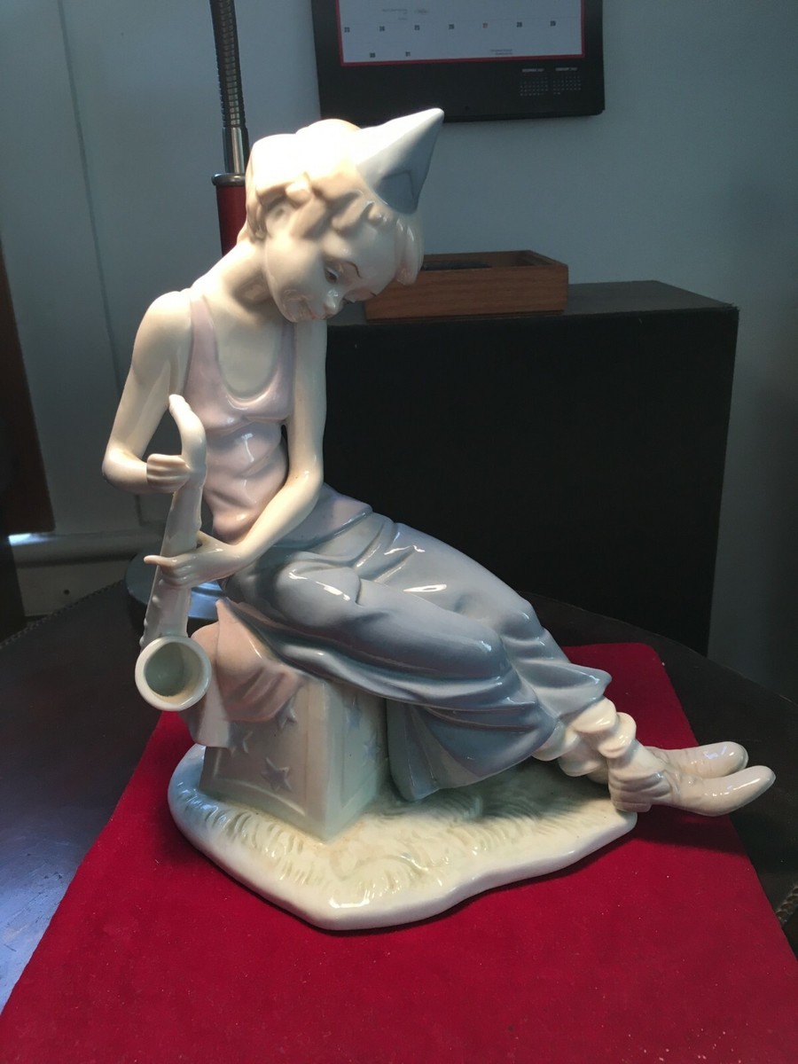 UNIQUE UNMARKED SECOND LLADRO 5059-CLOWN WITH SAXOPHONE
