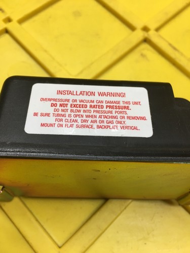 Johnson Controls DPT-2461-22 Metasys Differential Pressure Transmitter, New - Imagen 7 de 8