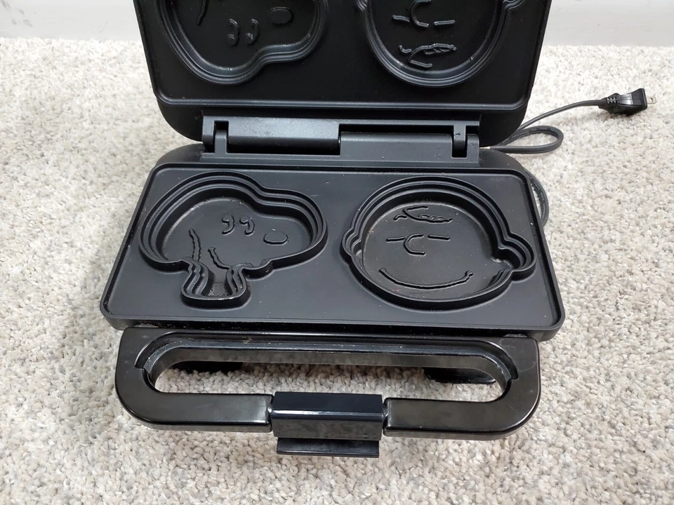 Salton Charlie Brown and Snoopy Sandwich Maker Model SA-12 Peanuts - Image 2 of 4