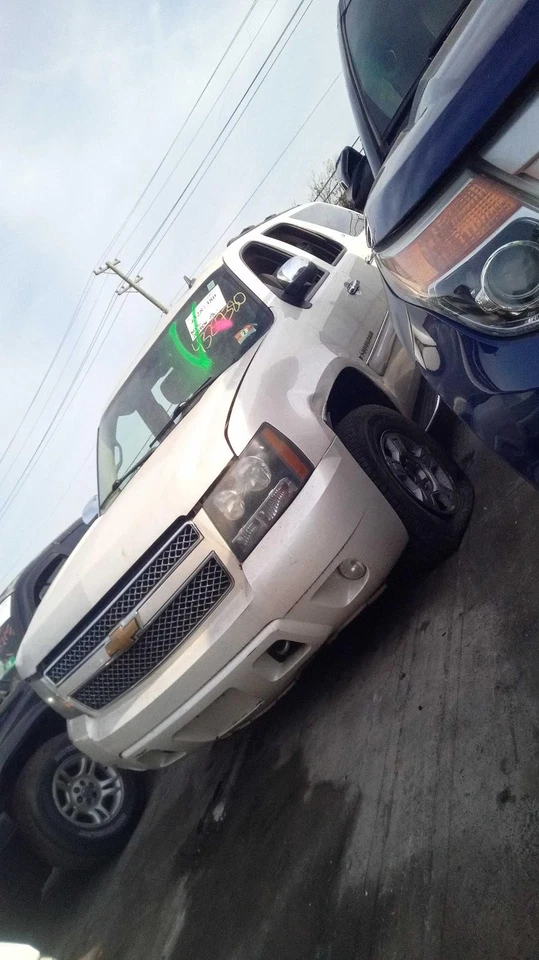 Conjunto de puerta trasera izquierda usado lado trasero se adapta a: Chevrolet Suburban 1500 2008 puerta d Foto 3 de 4