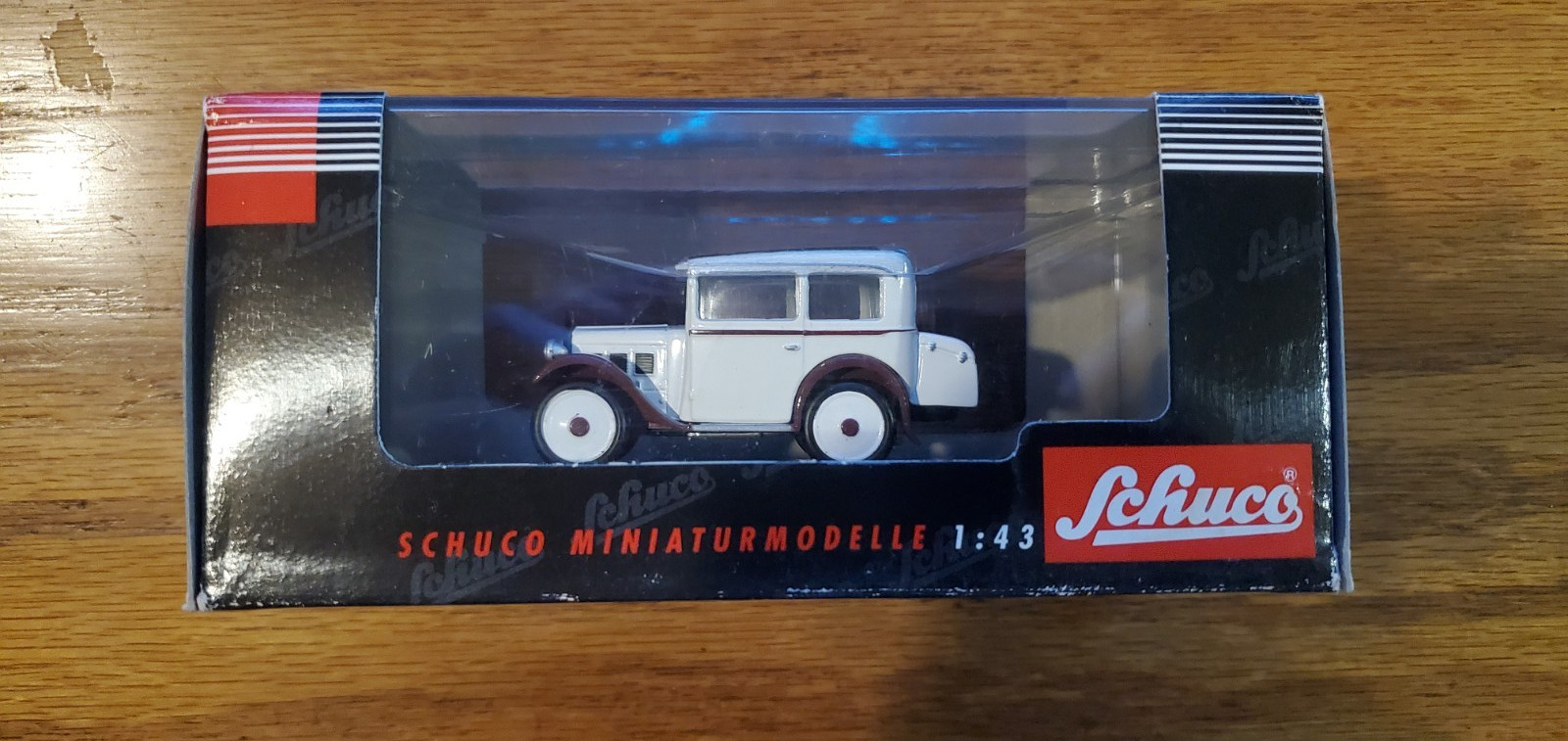 Camion Mercedes-Benz Actros Schuco Junior 1/43 - Porte-voitures Rouge - Modèle Réduit 2018 - Neuf