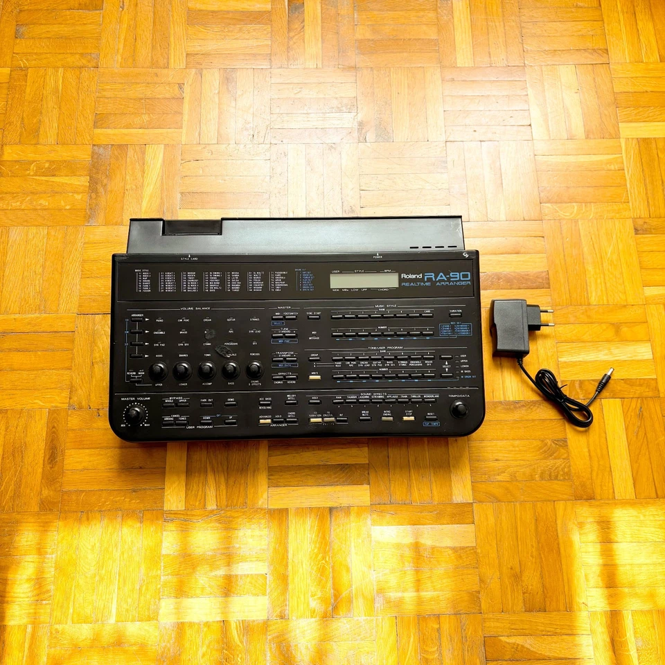 Roland RA-90 Realtime Arranger Synthesizer (Italy, 1995) legendary sound module!