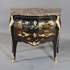 Commode de style Louis XV en laque de chine