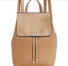 Mochila universitaria GUESS para mujer marrón tostado con herrajes dorados nueva sin etiquetas