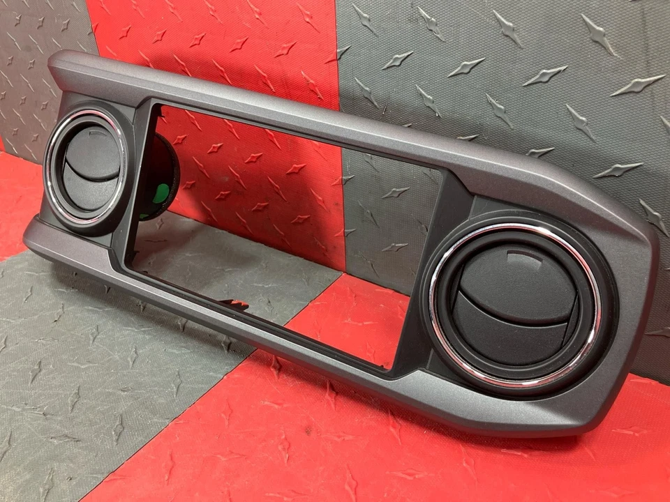 2016 Toyota Tacoma Center Dash Radio Trim Bezel GraphiteFD15 OEM#55405-04130 - Imagem 2 de 4