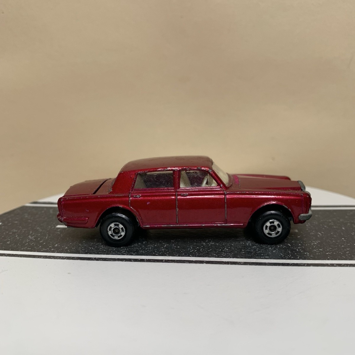 Matchbox Lesney Superfast No. 24 Rolls-Royce Silver Shadow Red
