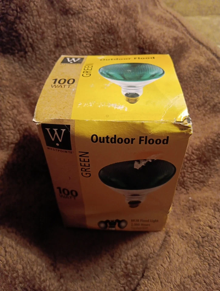 Westpointe 100W Green BR38 Outdoor Flood Standard Base - Image 4 of 4