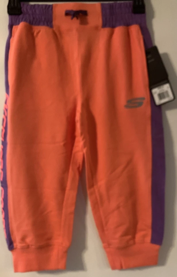 Jogger deportivo Skechers de felpa francesa coral pequeño para niñas grandes Foto 2 de 4