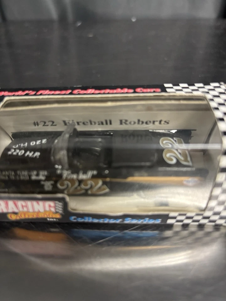 Fireball Roberts 93 RCCA Legend Series 1957 Chevy conversível: escala 64 fundido - Imagem 2 de 2