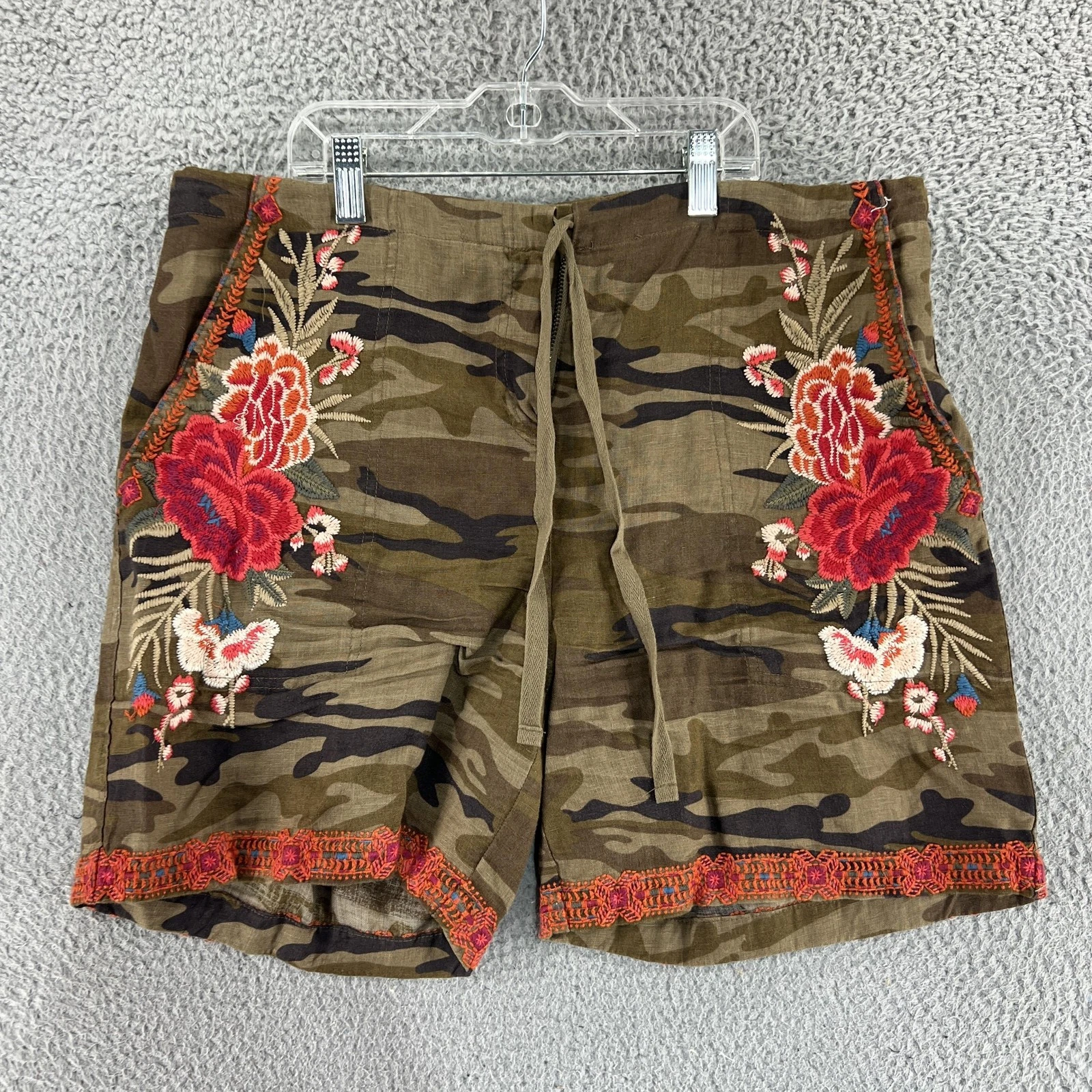 JW Los Angeles Shorts Womens Small Camo Linen Embroidered Floral Chino Summer