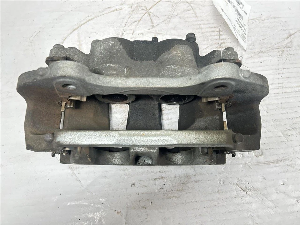 Pinza de freno delantera de doble pistón Dodge Caravan 2012-2020 fabricante de equipos originales Foto 2 de 4