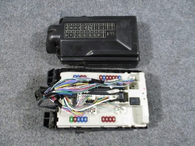 2010-2011 INFINITI G25 G37 G37X  IPDM FUSE BOX RELAY MODULE OEM 284B71BN0A