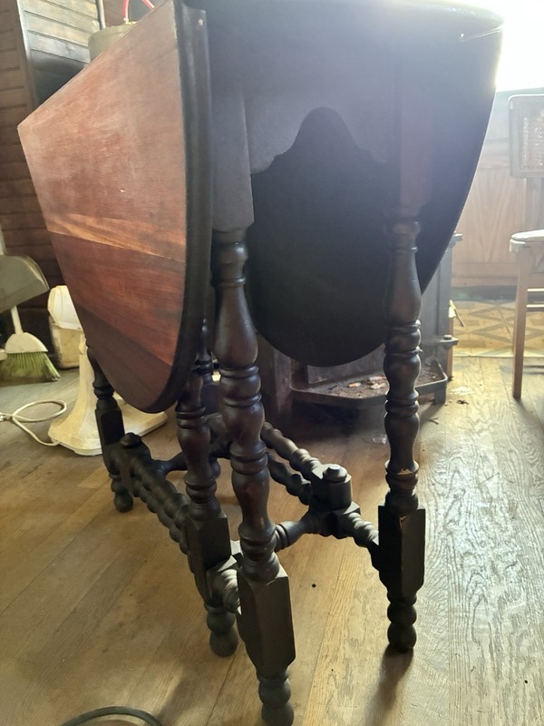 Antique William an mary  style gate leg drop leaf dining table
