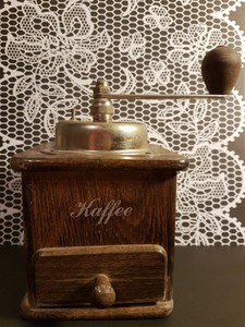handbetriebene Kaffeemühle Kaffee-Mühle Wandkaffeemühle Keramik und Holz