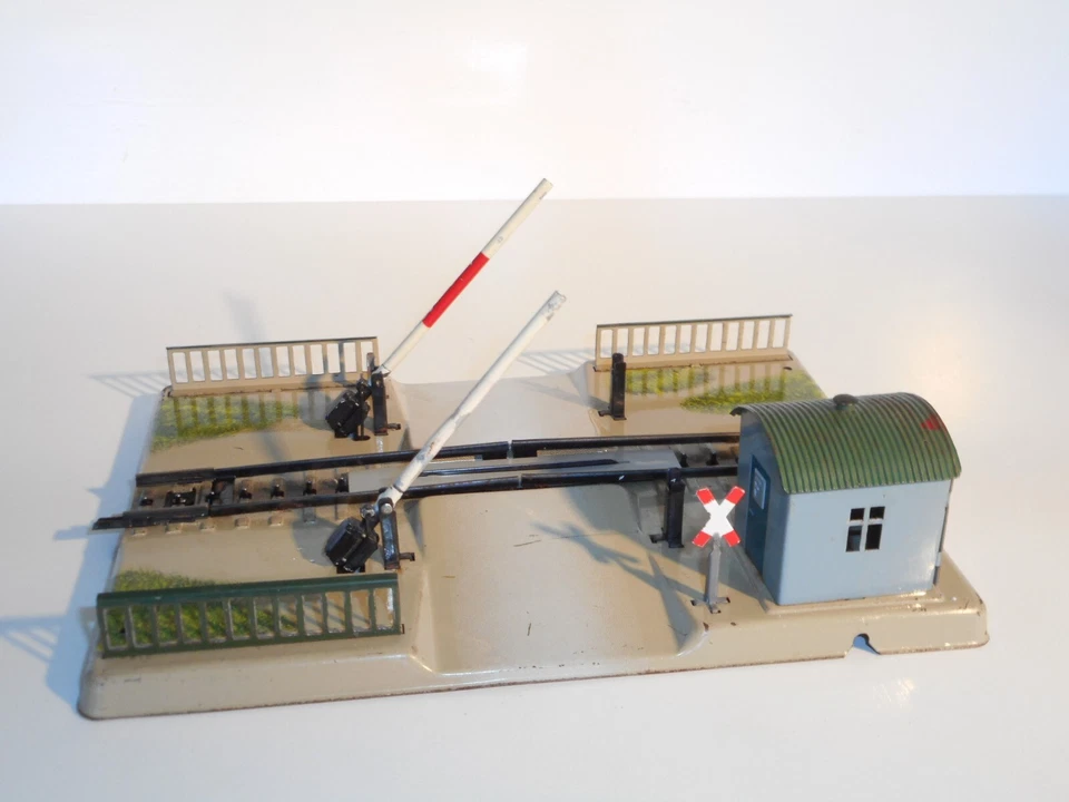 Marklin Metal Level Crossing 7390. Manual operation. HO. 3 rail AC only. No box. - Image 3 of 4