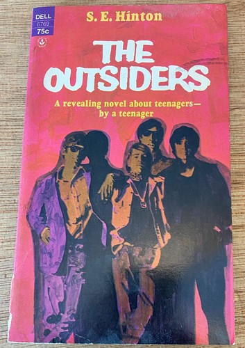 THE OUTSIDERS by S. E. Hinton 1974 RARE Author Signed PB + 1974 Dell Prospectus - 第 2/15 張圖片