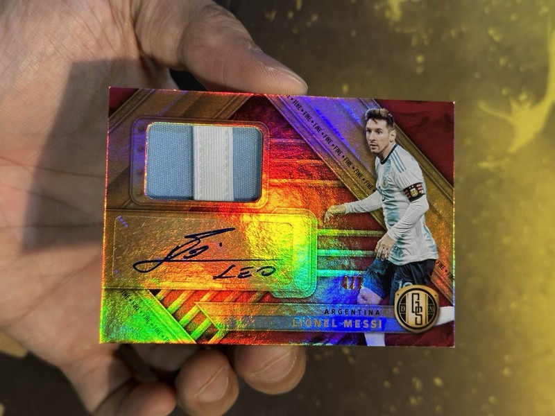 2019-20 Panini Gold Standard Lionel Messi 4/7 Player Worn Patch Auto Argentina