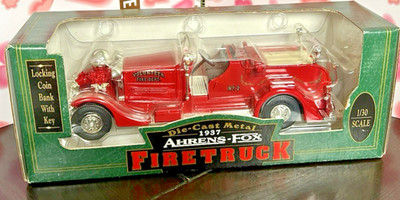 New 1994 Ertl 1937 AHRENS-FOX FIRETRUCK Diecast Locking Coin Bank Rolling Wheels