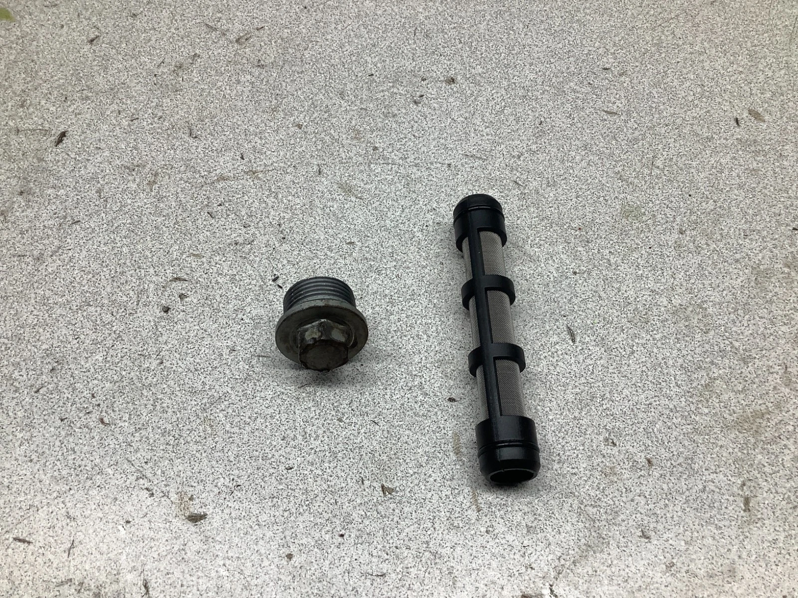 2011 11 KTM 350 SXF 350SXF OIL SCREEN / PLUG