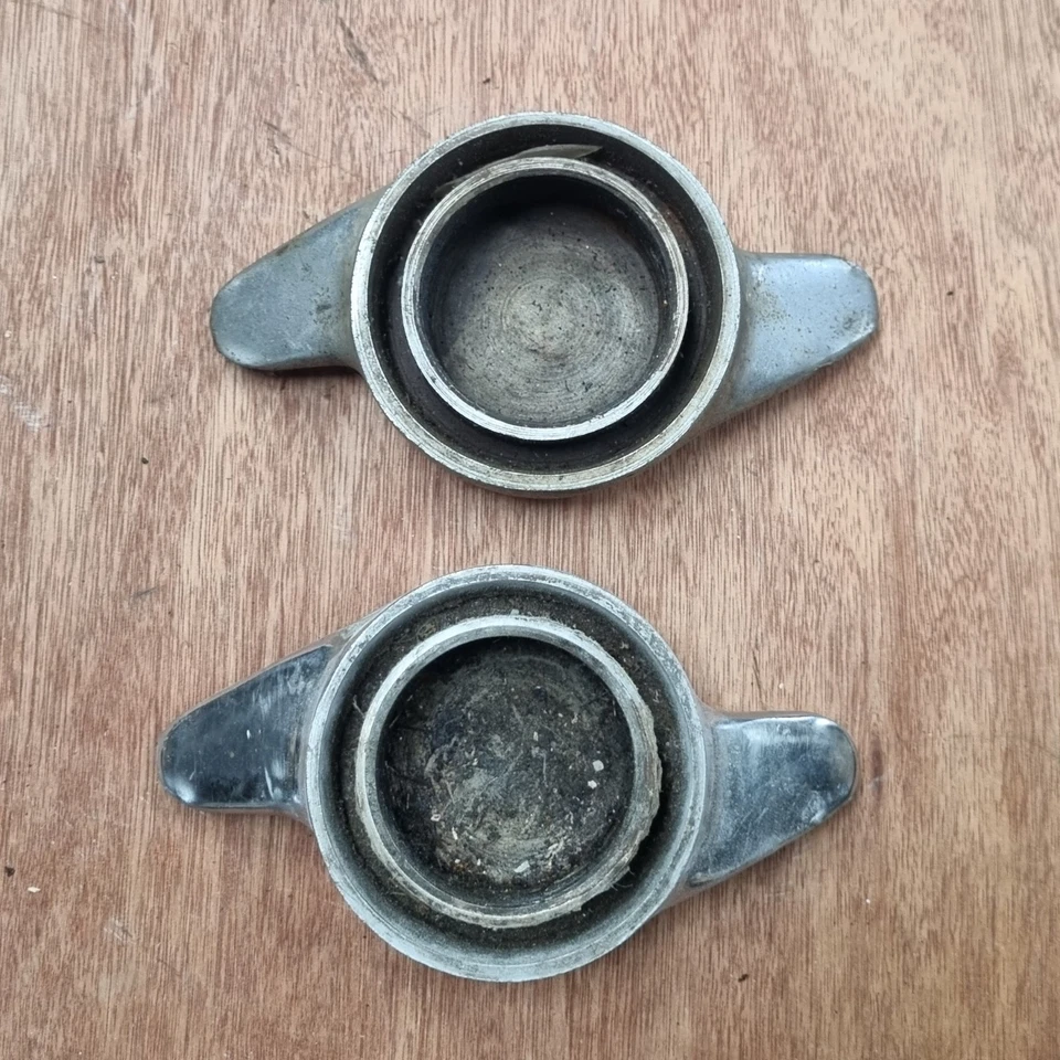 2 x MGA Wheel Spinners L/H  12 TPI  - Image 2 of 2