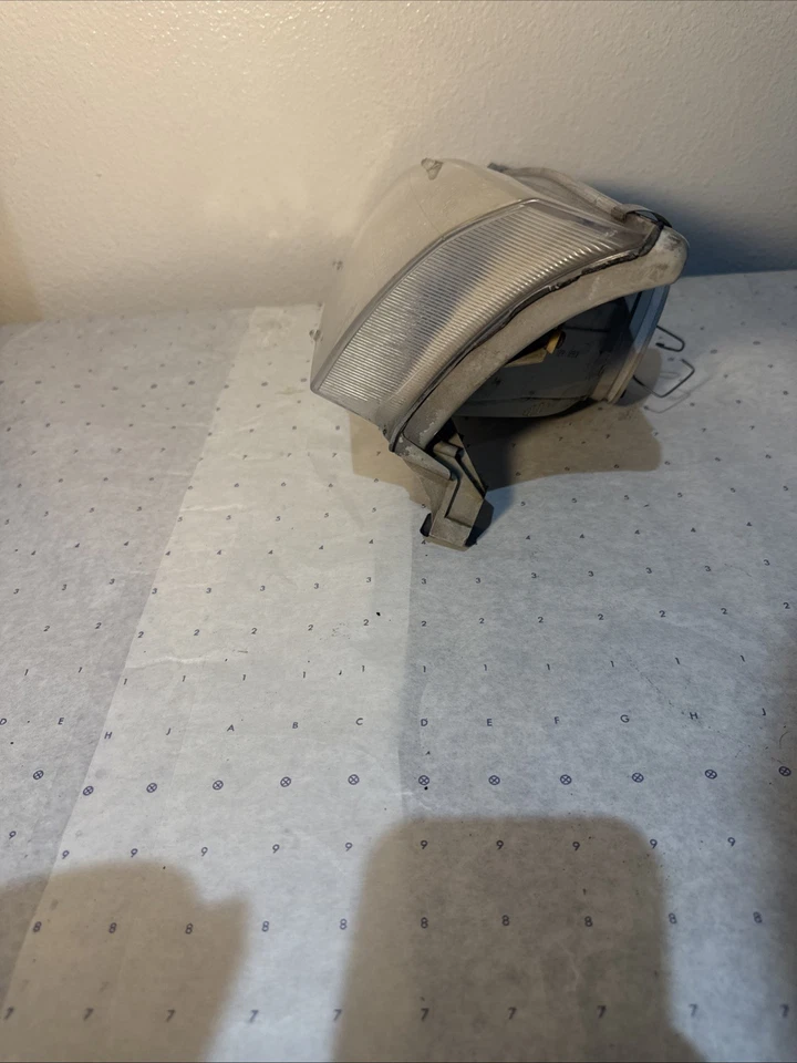 Headlight Assembly 98-00 Toyota Corolla - Image 4 of 4