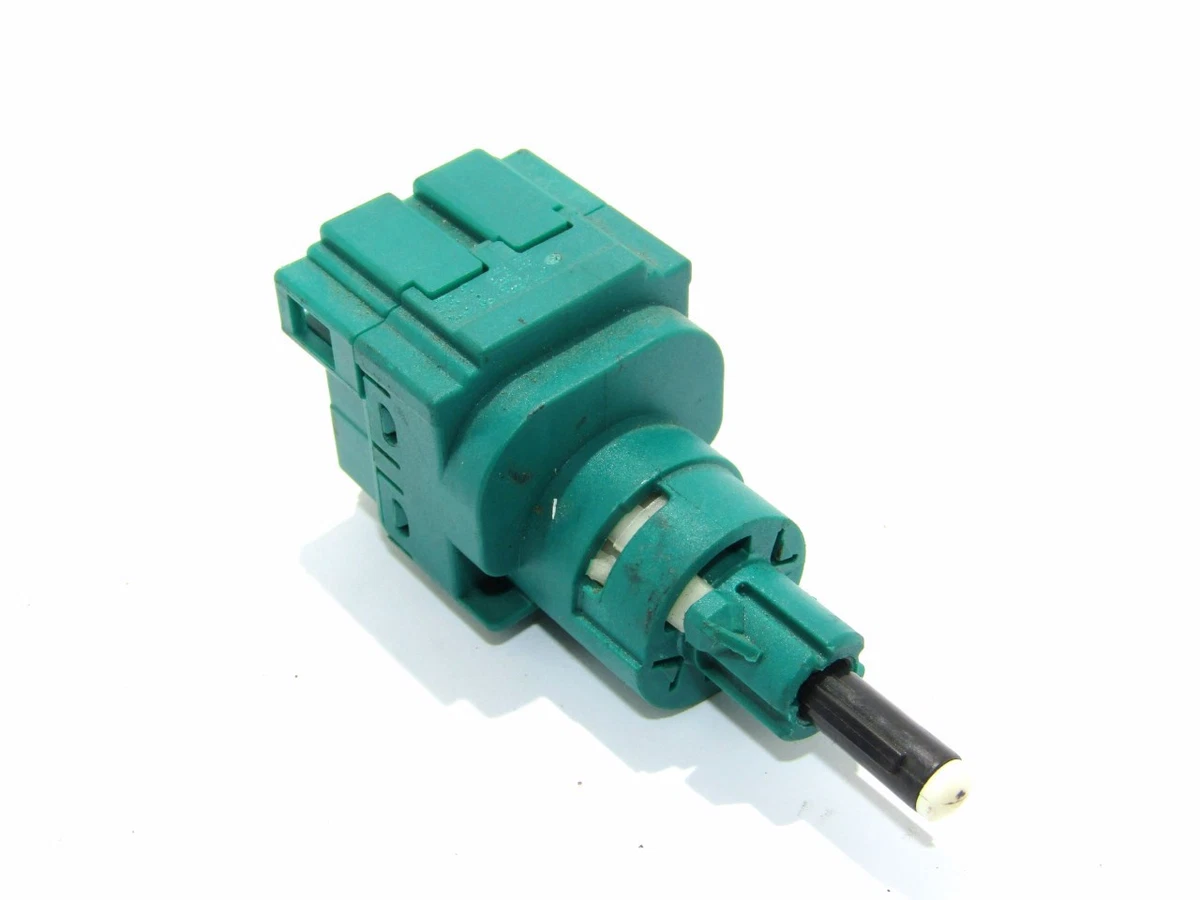 VW T5 Transporter BRAKE PEDAL STOP LIGHT SWITCH Bremslichtschalter 
