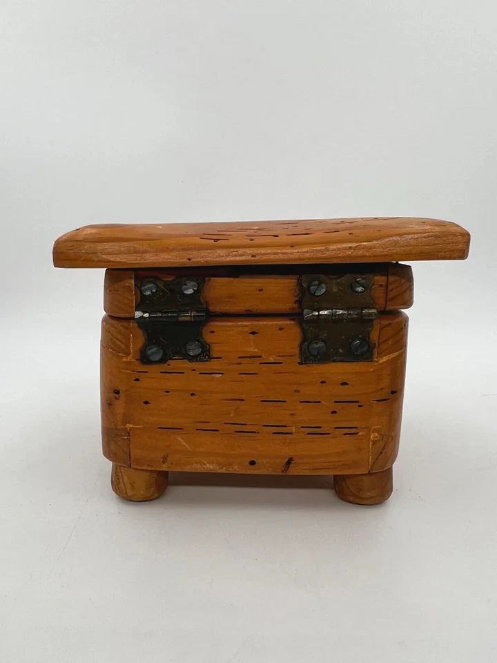 Antique Wormwood Box Bird Motif Handmade Hinged Lid Metal Details 1700s-1800s - Image 3 of 4