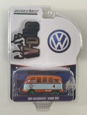 Greenlight Club V-Dub 1964 VOLKSWAGEN SAMBA BUS / GULF CHASE