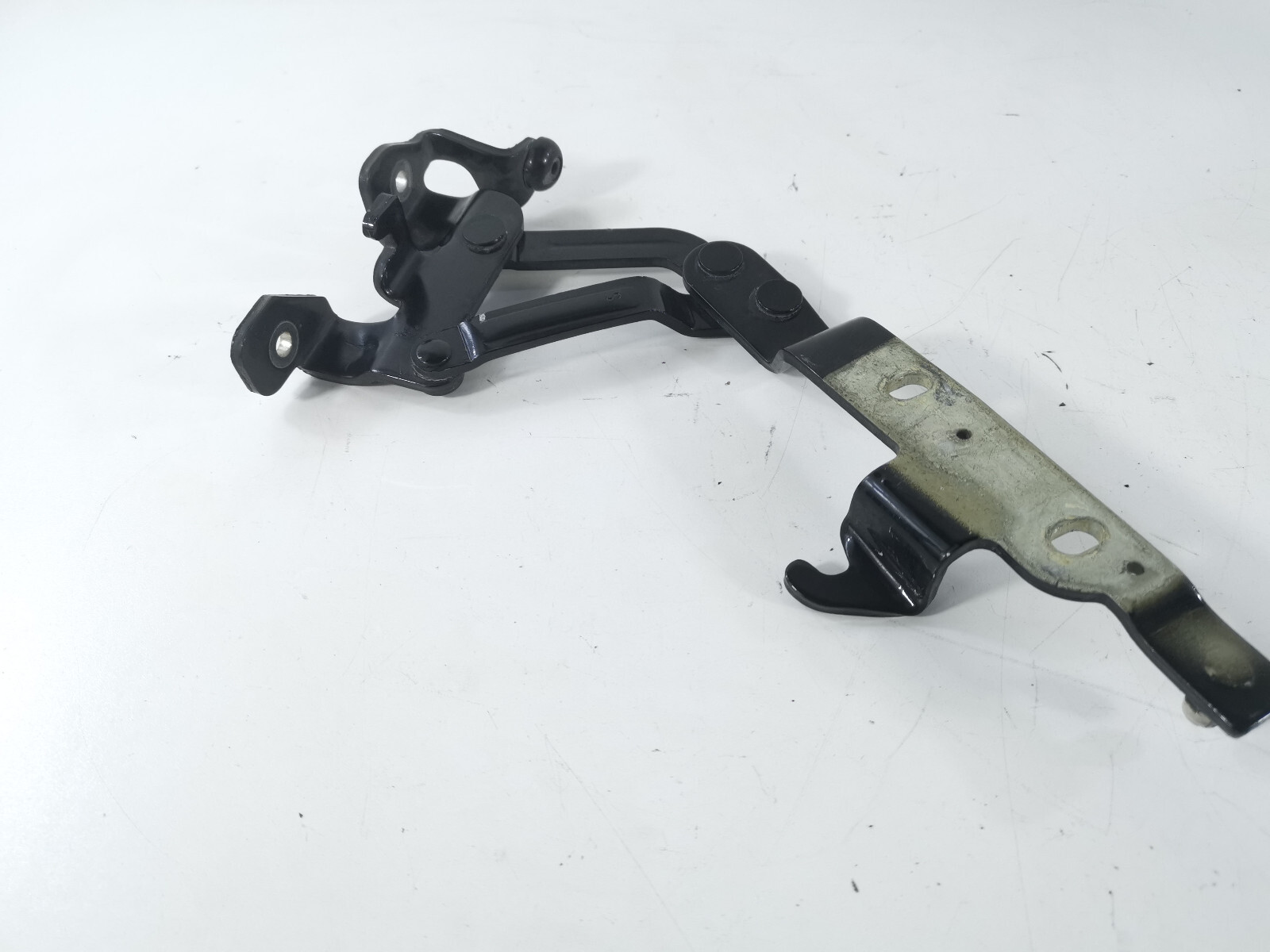 Maserati GranTurismo M145 GranCabrio Hood Hinge Bracket Left and Right Side Set