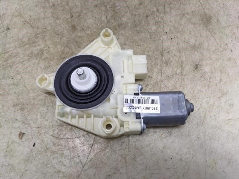2015-19 Mercedes-Benz C300 Front Left Door Power Window Motor 205-906-00-13 OEM - Image 4 of 4