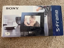NEW IN BOX - Sony DPF-D710 7" Digital Picture Frame DPF-D710