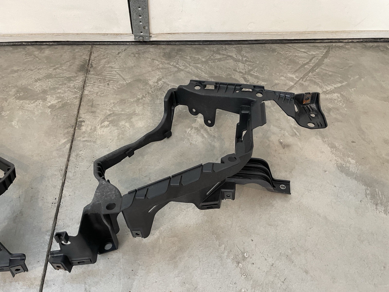 Ferrari 488 Pista Coupe Rear Air Duct Support Bracket Left And Right Used OEM