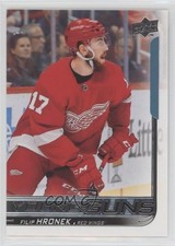 2018-19 Upper Deck Young Guns Filip Hronek #214 2o7