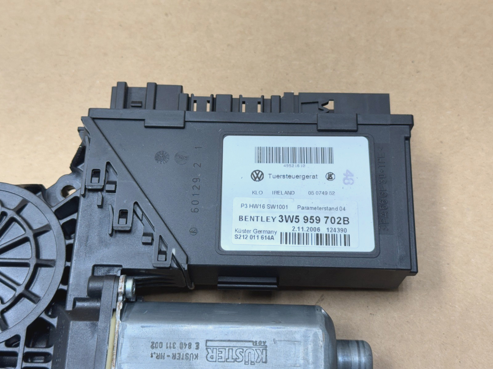 06-12 Bentley Continental Flying Spur Front Right Window Regulator Motor PO43