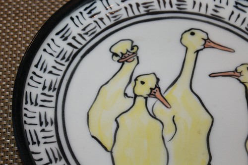 Plato antiguo de cerámica de pato moderno de mediados de siglo con marca pies de pato - Imagen 5 de 12